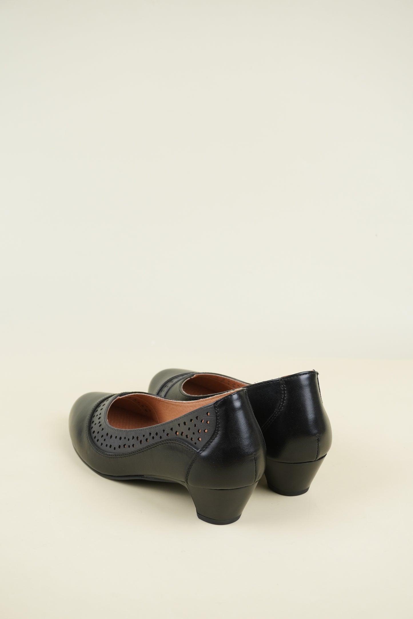 Ladies' Low Heel Pumps - Black