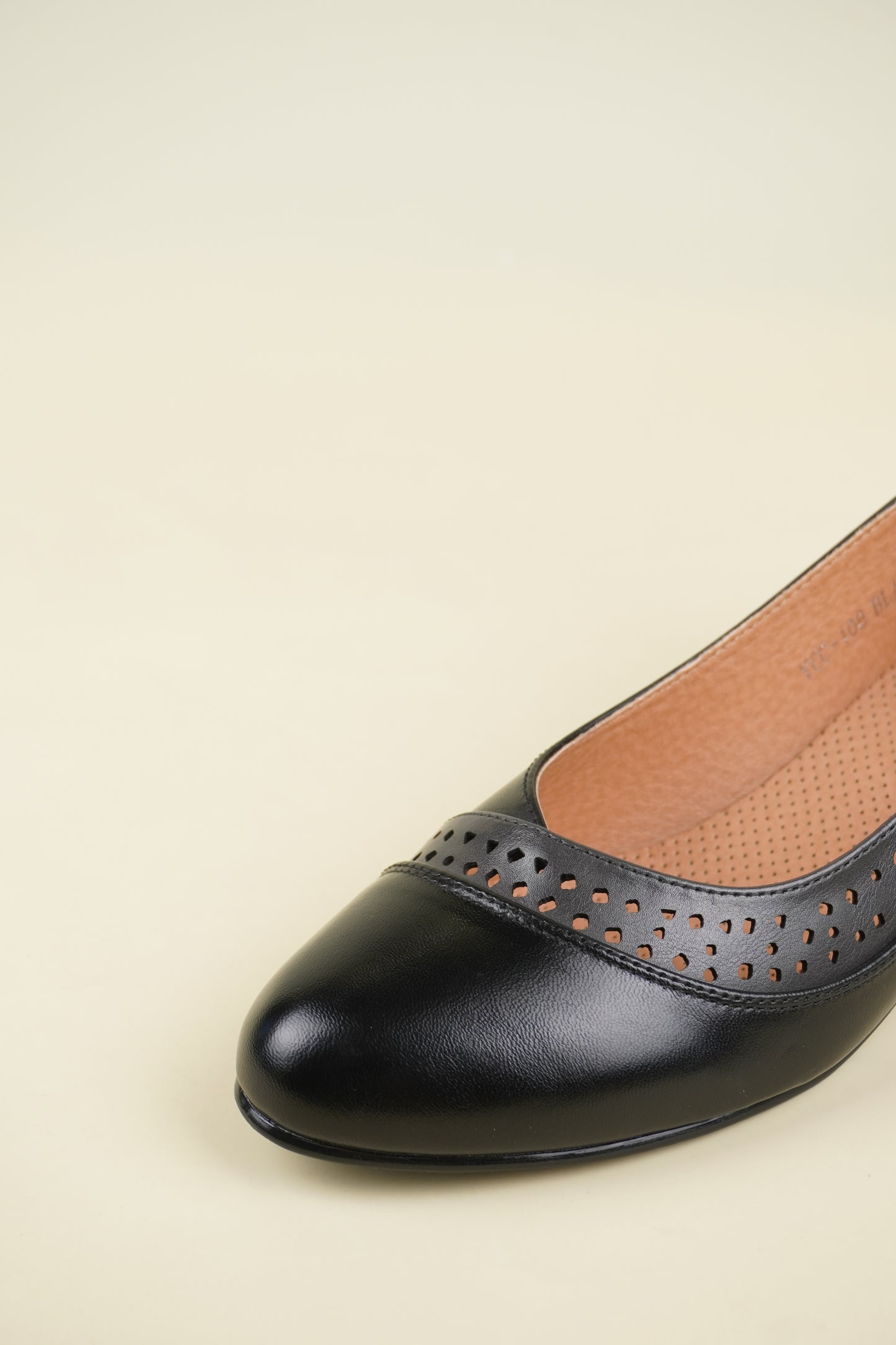 Ladies' Low Heel Pumps - Black