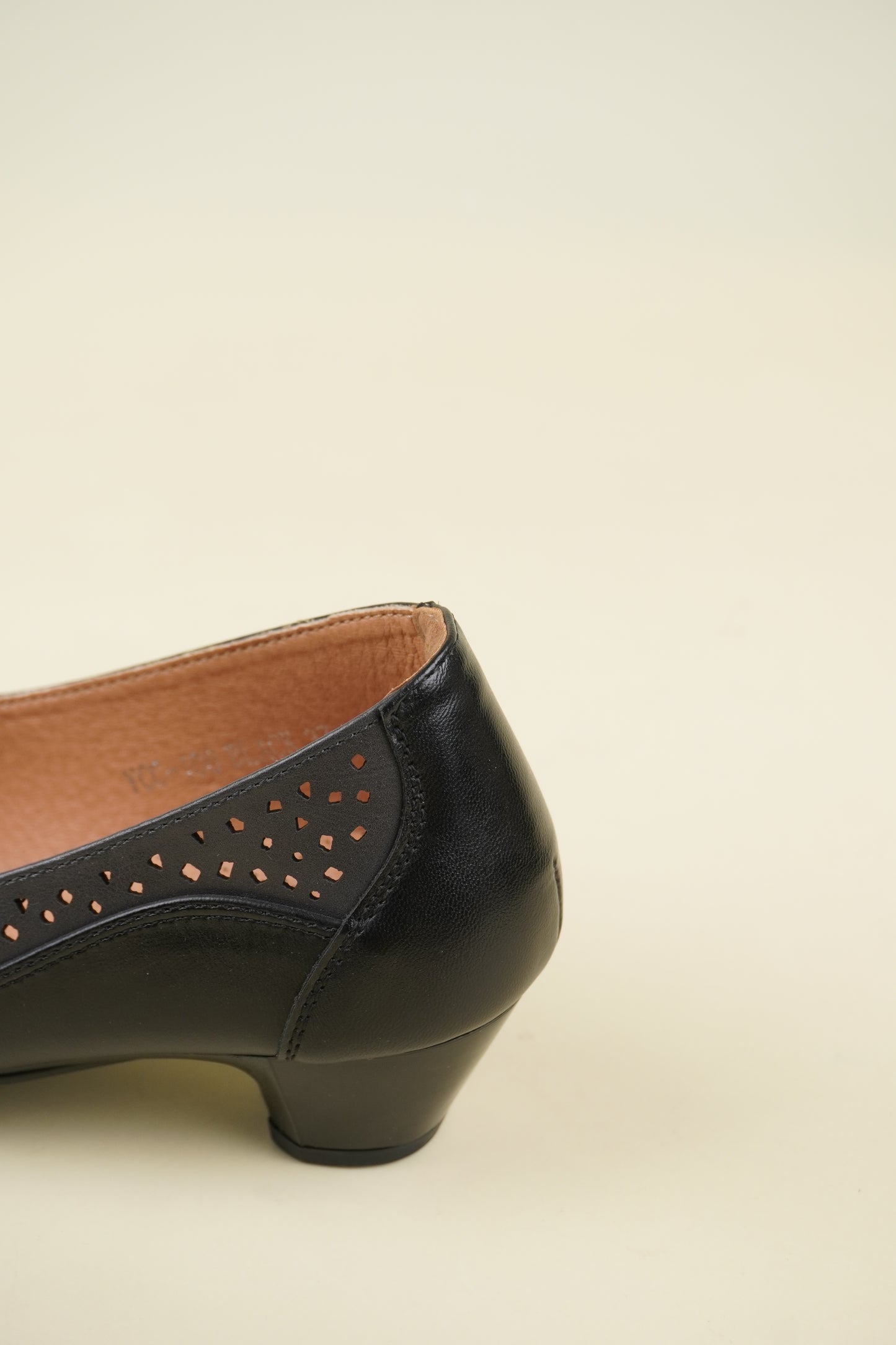 Ladies' Low Heel Pumps - Black